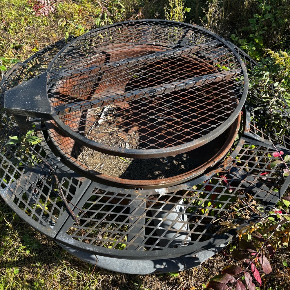 Outdoor Metal Fire Pit with Grate
